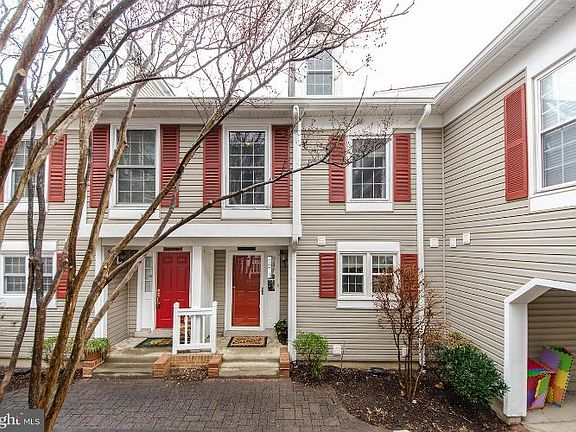 2nd image of 2919 S Woodstock St #3