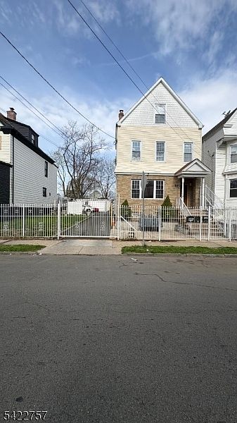 1st image of 87 Ellis Ave