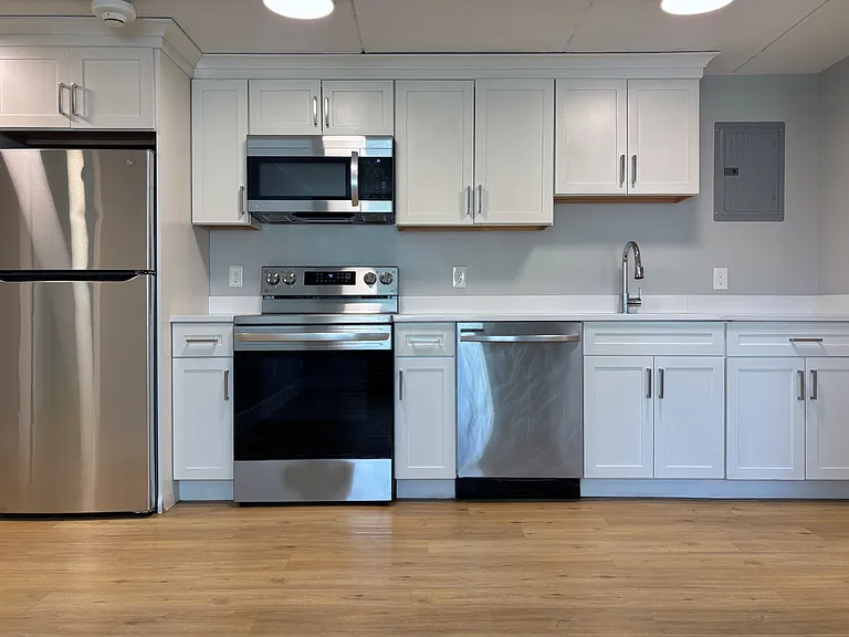 89 Woodrow Ave #6 — Photo 1