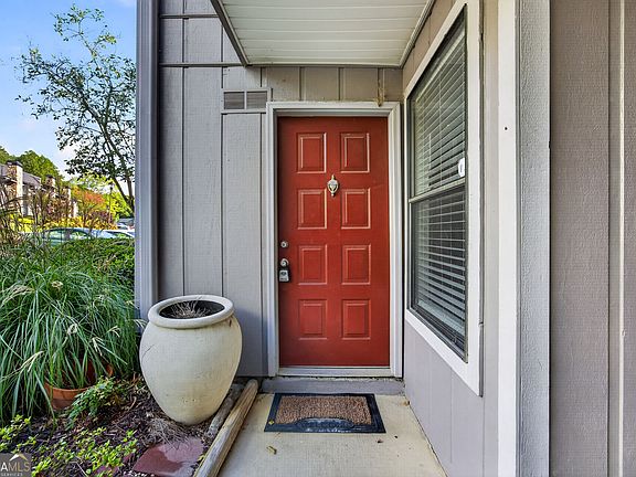 2nd image of 3923 Woodridge Way