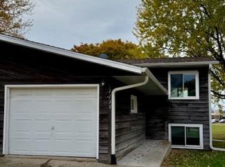 1135 20th St, Windom, MN 56101