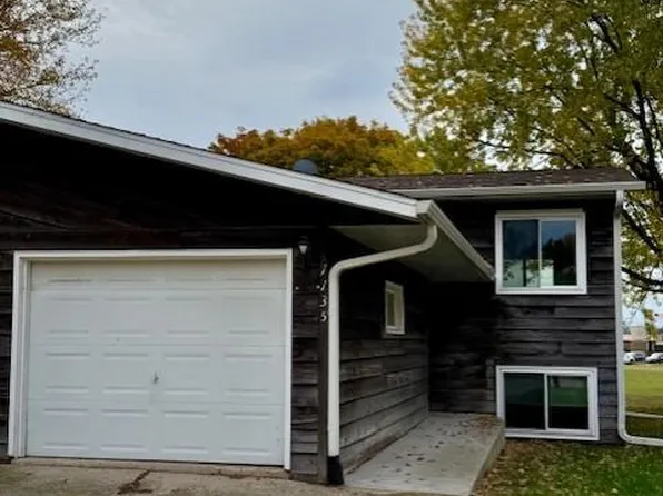 1135 20th St, Windom, MN 56101