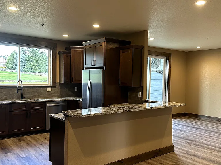 19th Village Apartments — Photo 6