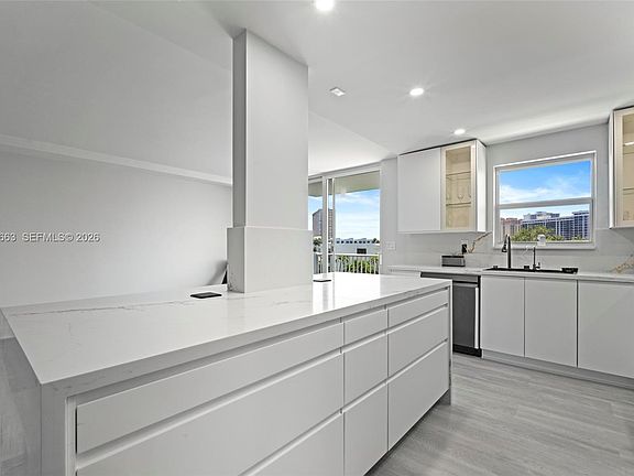 5th image of 137 Golden Isles Dr APT 305
