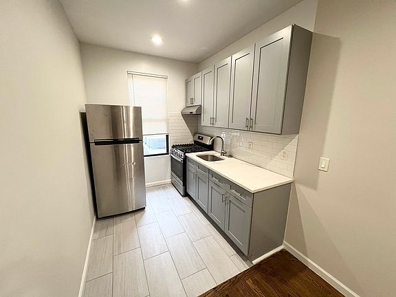 2nd image of 4303 Queens Blvd APT 2