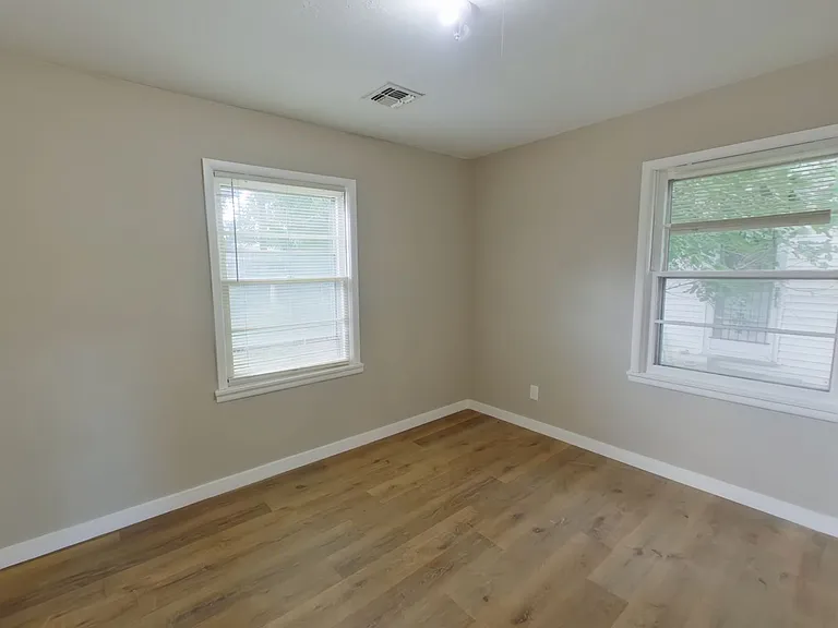 2338 S Dellrose Ave — Photo 6