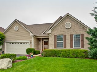 2300 Creekwood Dr, Mundelein, IL