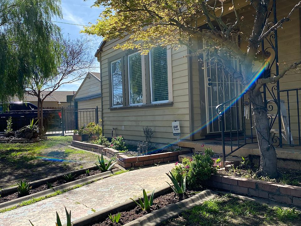 1st image of 3029 N El Dorado St #1