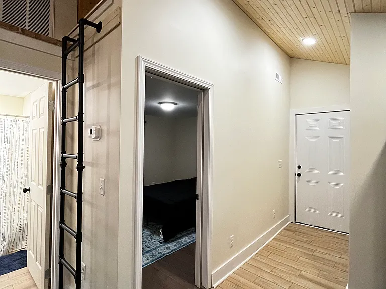 2321 E Glenwood Ave — Photo 14