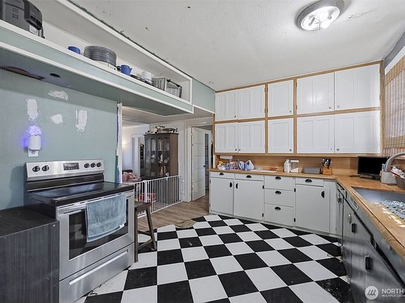 4th image of 255 Emerson Avenue