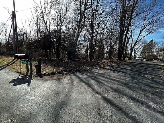 3rd image of Seven Mile Dr