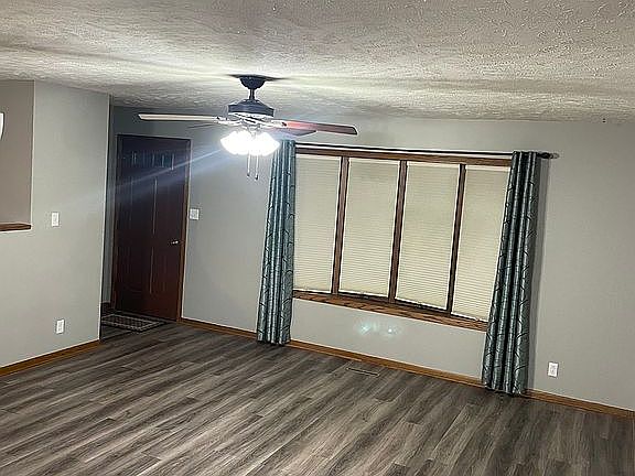 4th image of 1665 Eastridge Ave