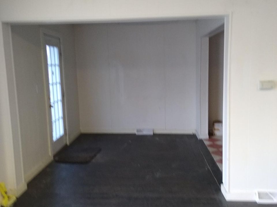 2nd image of 3104 Lovers Ln