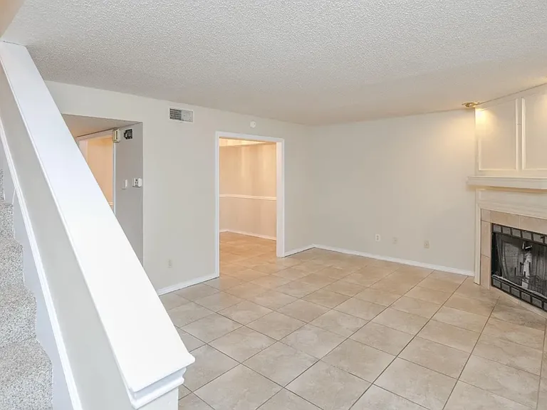 1108 Kathy Ln — Photo 1