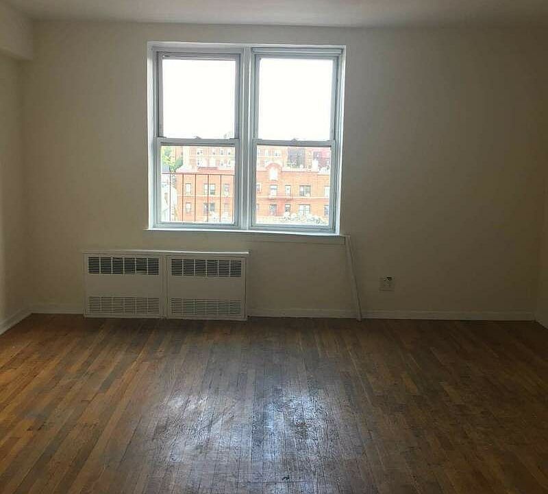 2nd image of 8620 Elmhurst Ave