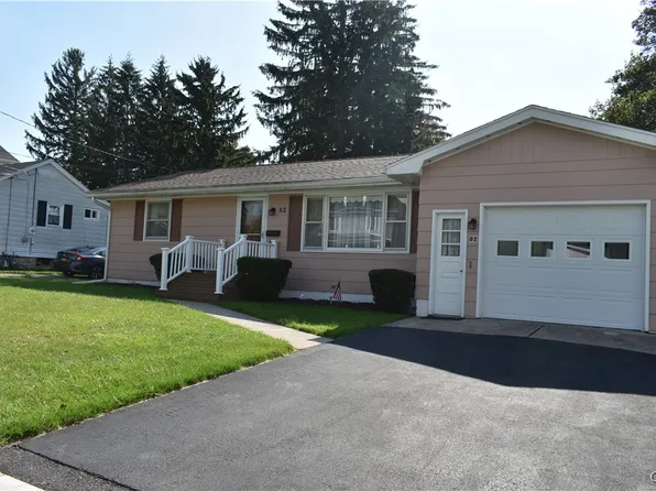 82 Bradford St, Auburn, NY 13021