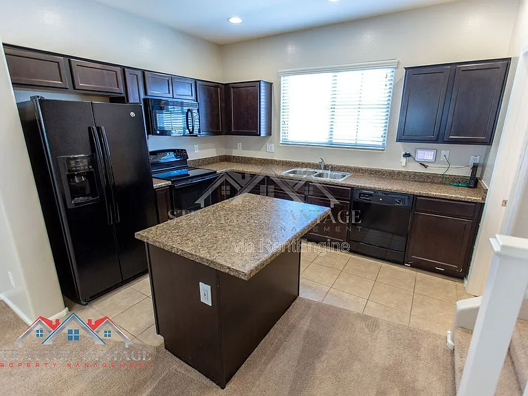 2218 N 77th Dr — Photo 25