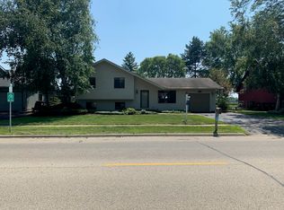 633 Dartmoor Dr, Crystal Lake, IL 60014