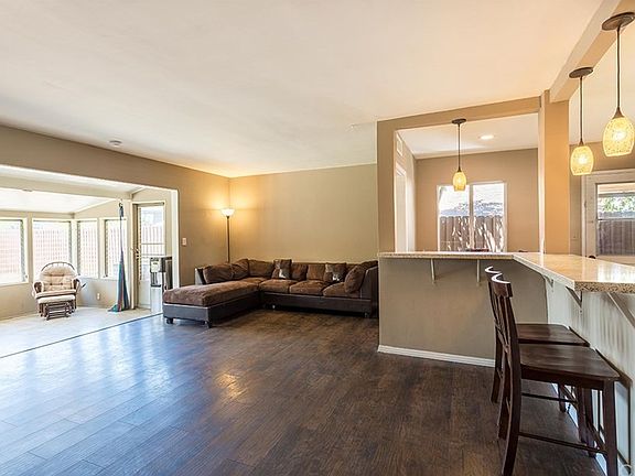 4th image of 332 Cameron Ave