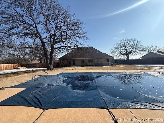 3rd image of 113 Fairway Dr