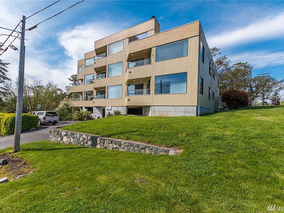1st image of 861 SE Regatta Dr APT 201