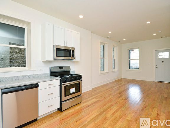 3rd image of 2235 N Clybourn Ave APT 2R