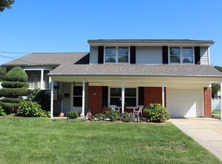 41 Sycamore Dr, Burlington, NJ 08016