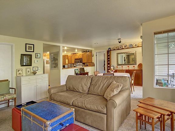 5th image of 18537 Linden Ave N APT 4