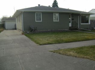 2221 10th Ave N, Grand Forks, ND 58203