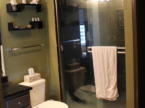 5th image of 2029 Wyandotte St APT 301