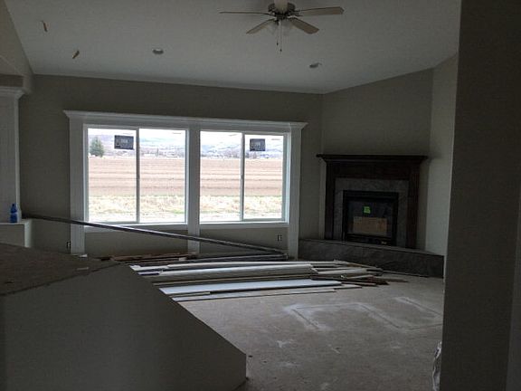 4th image of 4641 Blackstone Dr