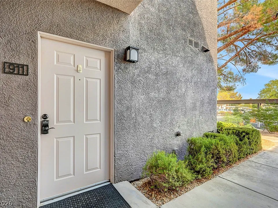 2325 Windmill Pkwy #911