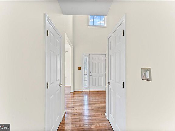 5th image of 330 Martingale Cir
