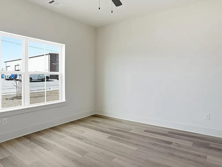 309 Railroad Ave — Photo 12
