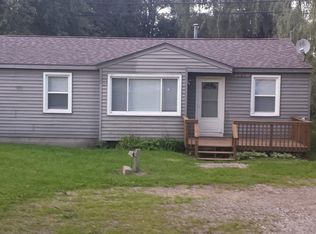 5124 Hatchery Rd, Waterford, MI 48329