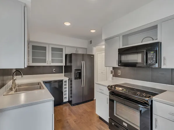 230 Hillsboro Pl, Nashville, TN 37215