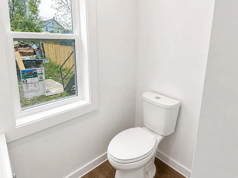 411 Saint Clair Ave #409 — Photo 5