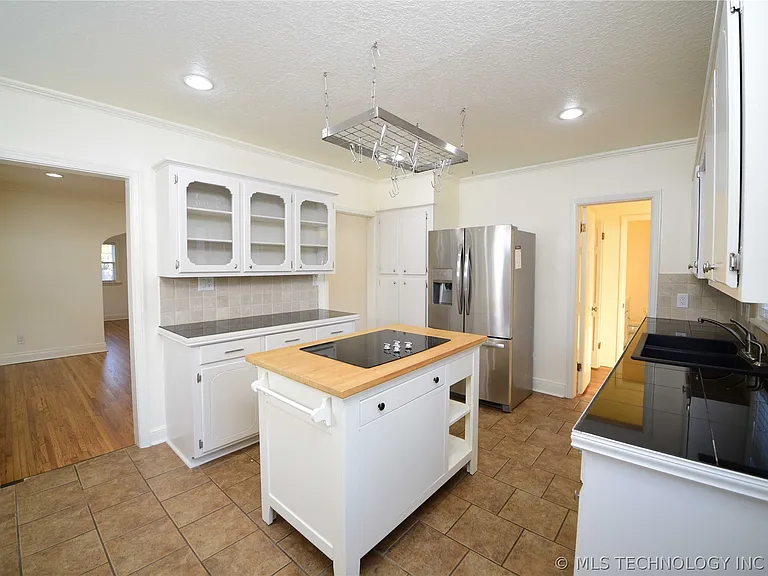 1740 S Yorktown Ave — Photo 15