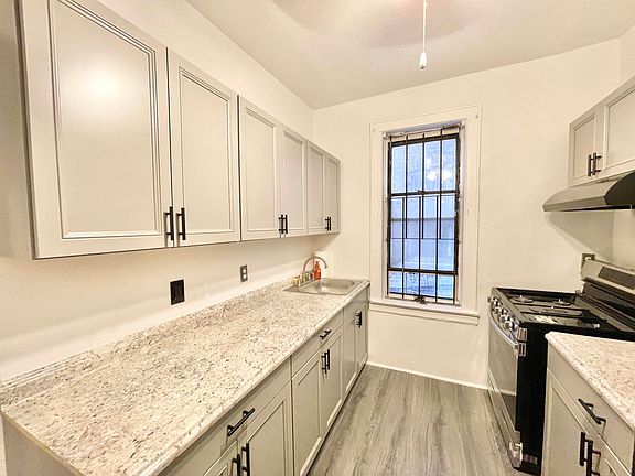 5th image of 256 Clendenny Ave APT 2