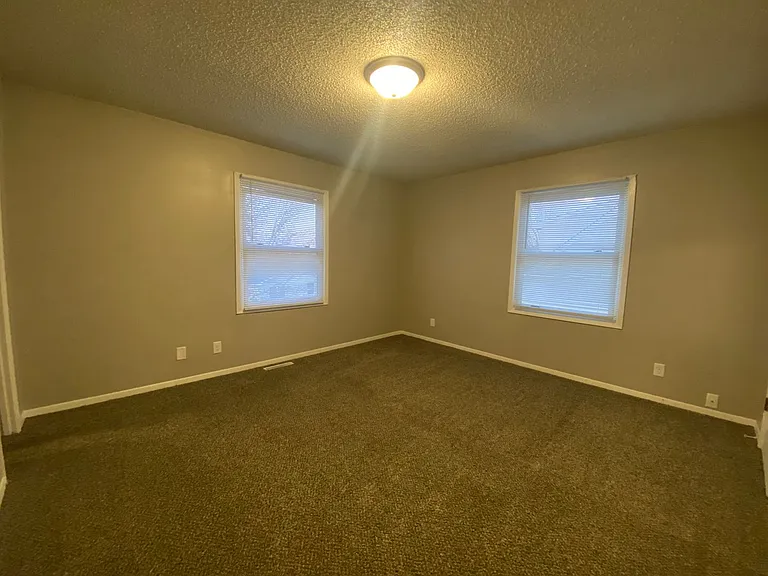 2120 E Caulder Ave — Photo 8