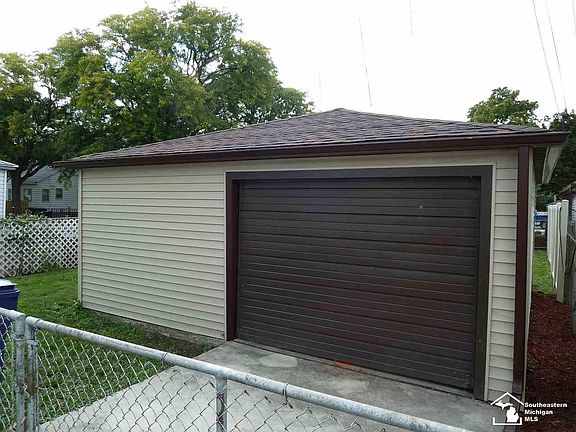 4th image of 1110 White Ave