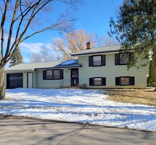 535 E Highland Park Dr NE, Hutchinson, MN, 55350