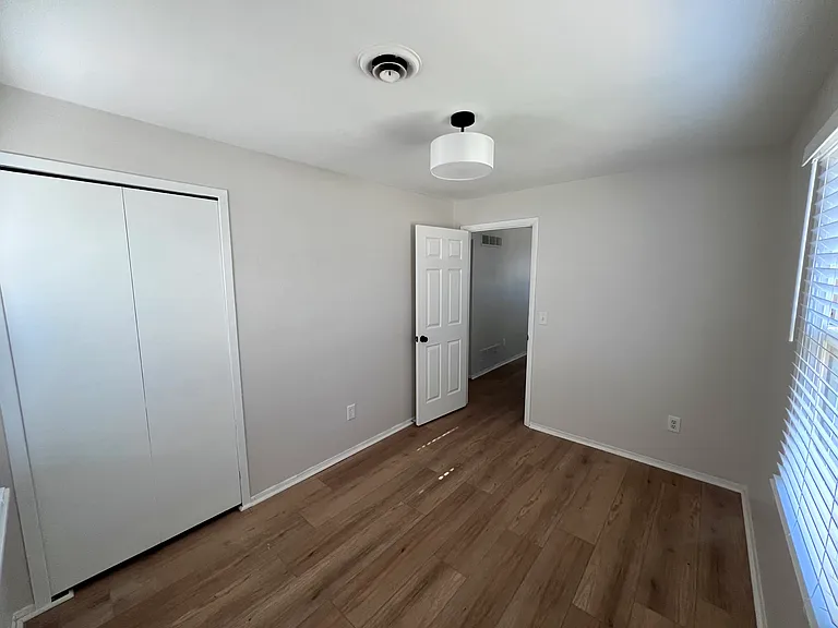 555 E Mahan Ave — Photo 11