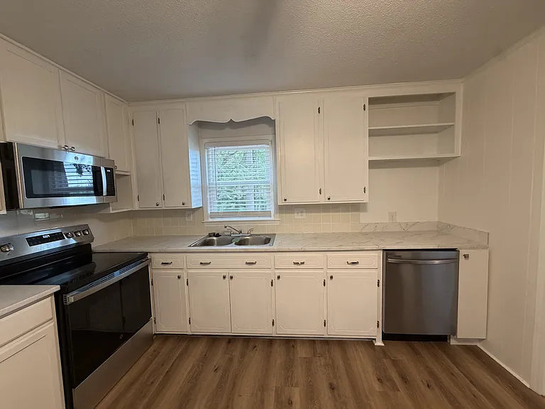 147 Crooked Ln — Photo 8