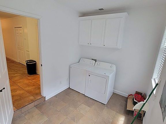 5th image of 242 Guinn St