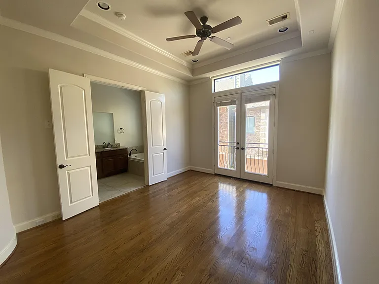 6353 Richmond Ave — Photo 9