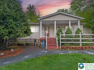 1041 Country Place Dr, Tobyhanna, PA 18466