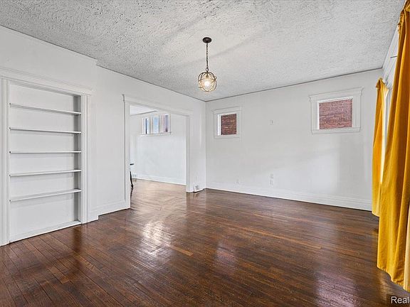3rd image of 3327 Virginia Park St