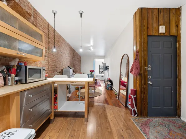 167 Christopher Columbus Dr APT 3R, Jersey City, NJ 07302