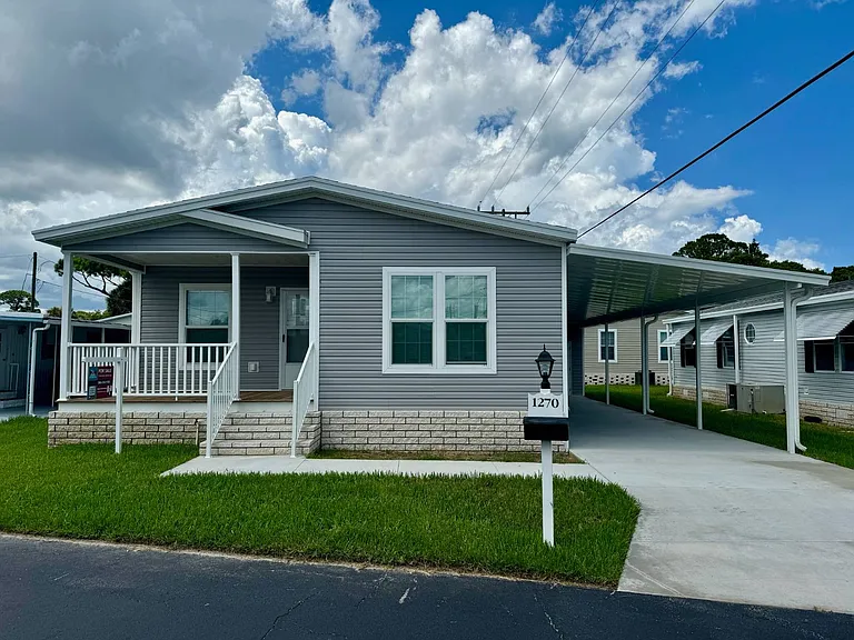 1270 Plymouth Pl — Photo 2